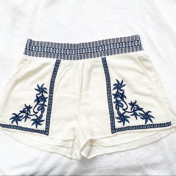 Lucky Brand Ivory blue embroidered shorts medium boho - Picture 2 of 7